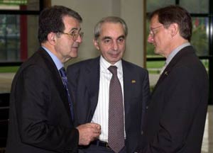 V.l.n.r jetztiger EU-Kommissionspräsident Romano Prodi, Italien Premierminister Giuliano Amato und Bundeskanzler Wolfgang Schüssel - Quelle: ÖVP